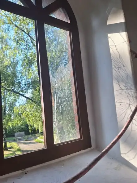 Wandalizm przy zabytkowej wieży w Nowogrodźcu. Straty to co najmniej 10 tys. zł