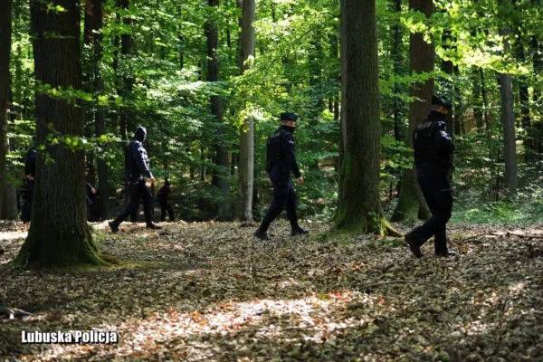 Policjanci z Kruszyna pomogli zagubionym grzybiarzom z Wrocławia