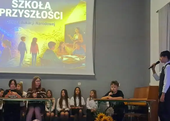 Dzień Edukacji Narodowej w szkole im. Bolesława Chrobrego – uczniowie klasy VI o szkole przyszłości