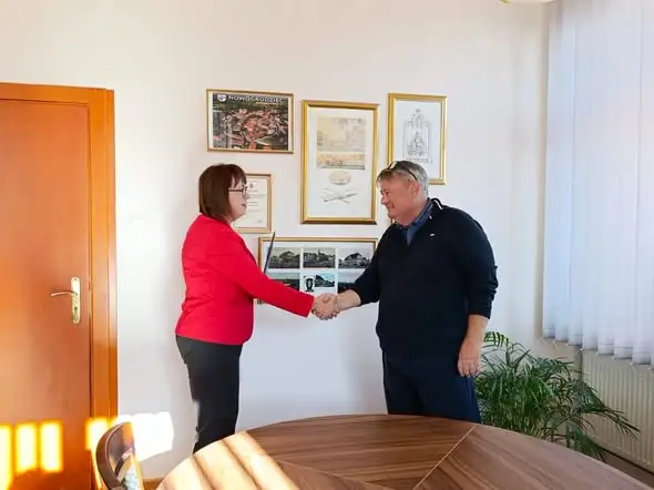 Nowogrodziec stawia na sport: piłkarska jesień bez uzależnień z Chrobrym