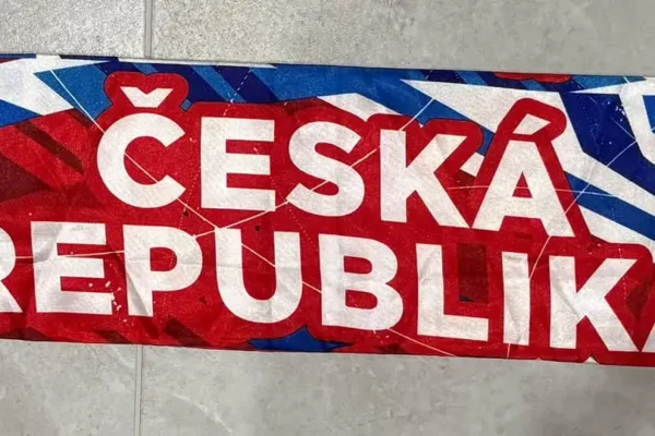 Licytacja mikołajkowa: szalik Ceska Republika Coca-Cola już od 15 zł