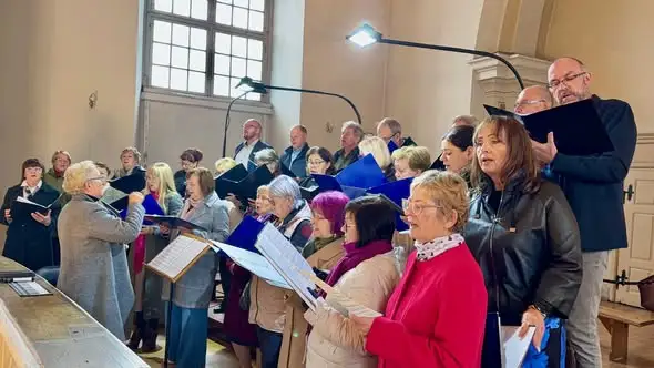 Nowogrodziec uczcił Świętą Jadwigę Śląską – rycerskie widowisko na rynku