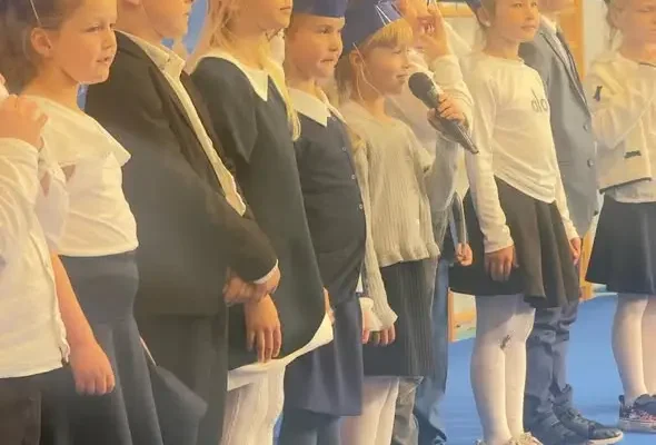 Pasowanie pierwszoklasistów i Dzień Edukacji Narodowej w szkole w Osiecznicy